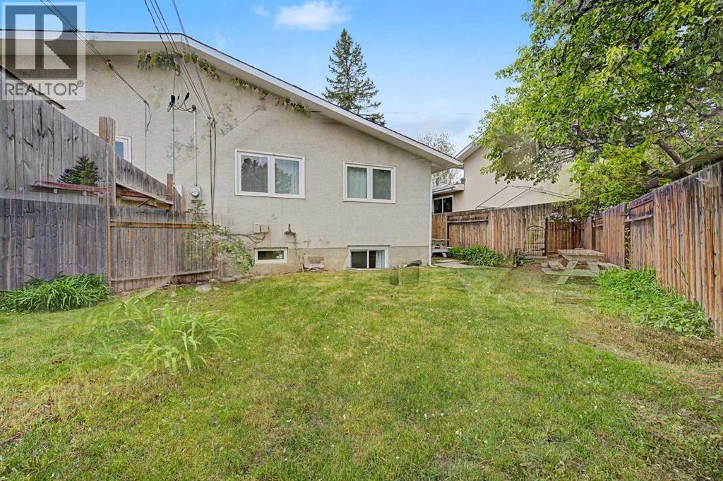 6322 37 Street SW - 36
