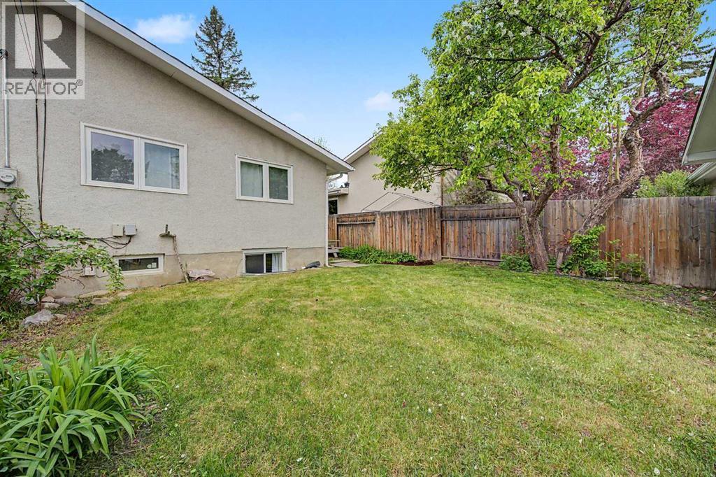 6322 37 Street SW - 37