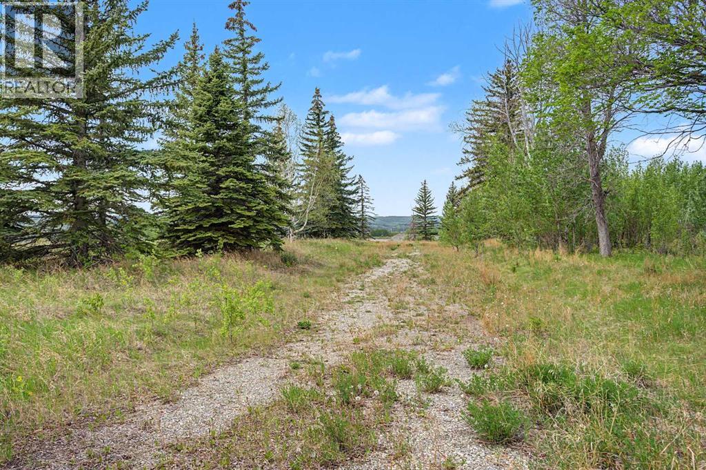 6322 37 Street SW - 39