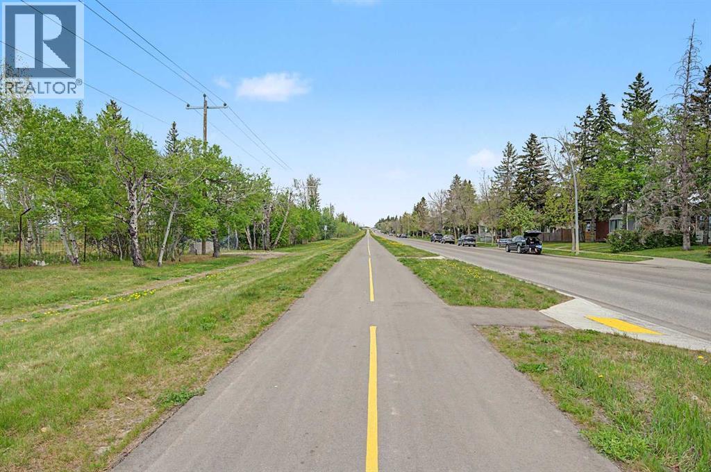 6322 37 Street SW - 42