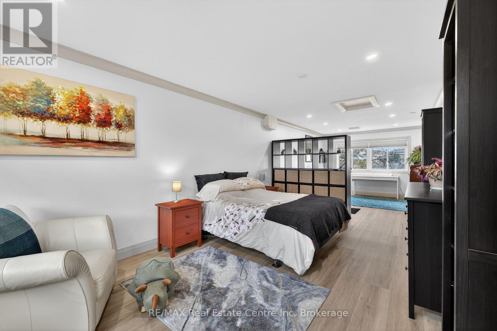 #173 295 WATER STREET - 16