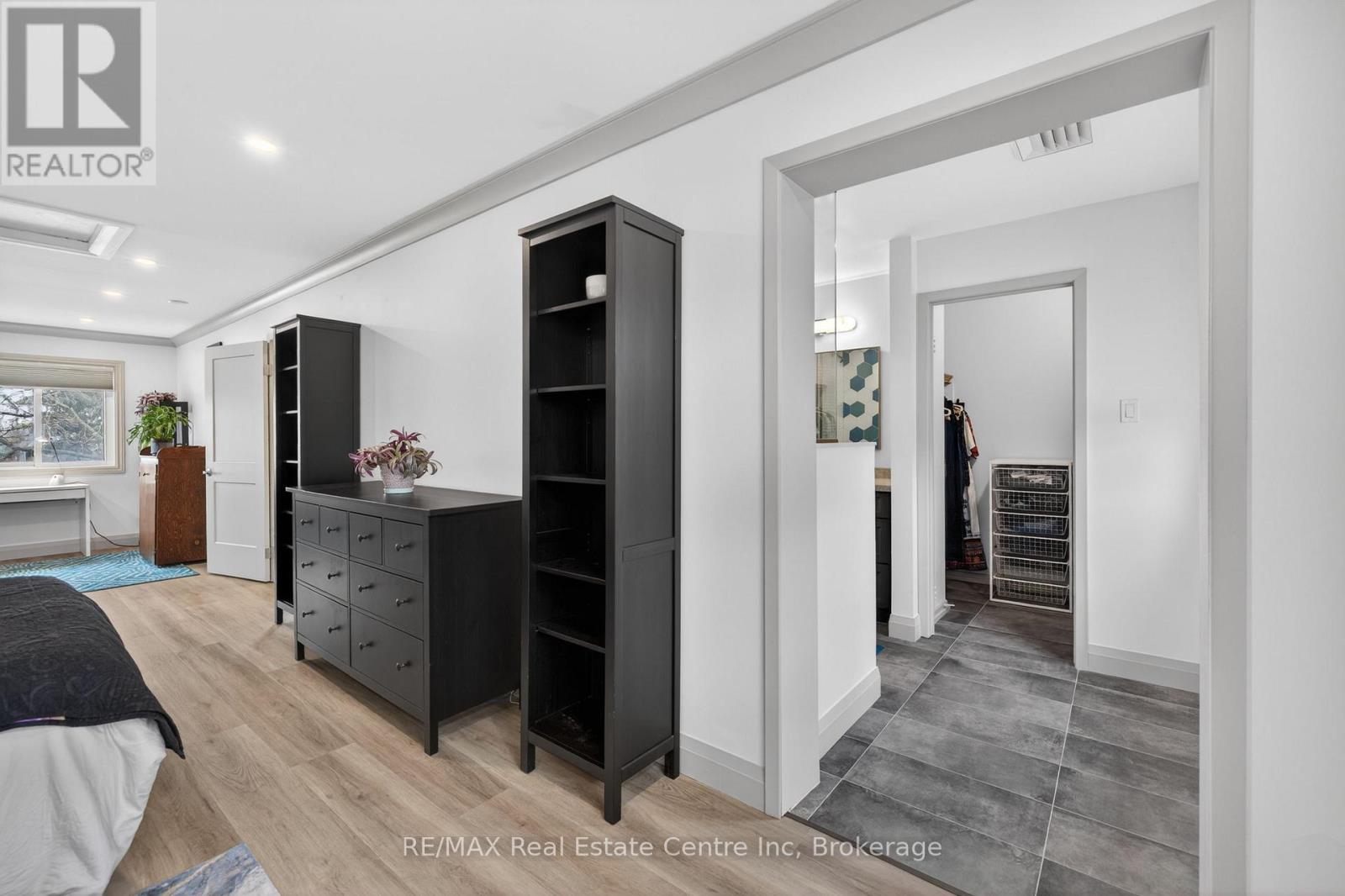 #173 295 WATER STREET - 18