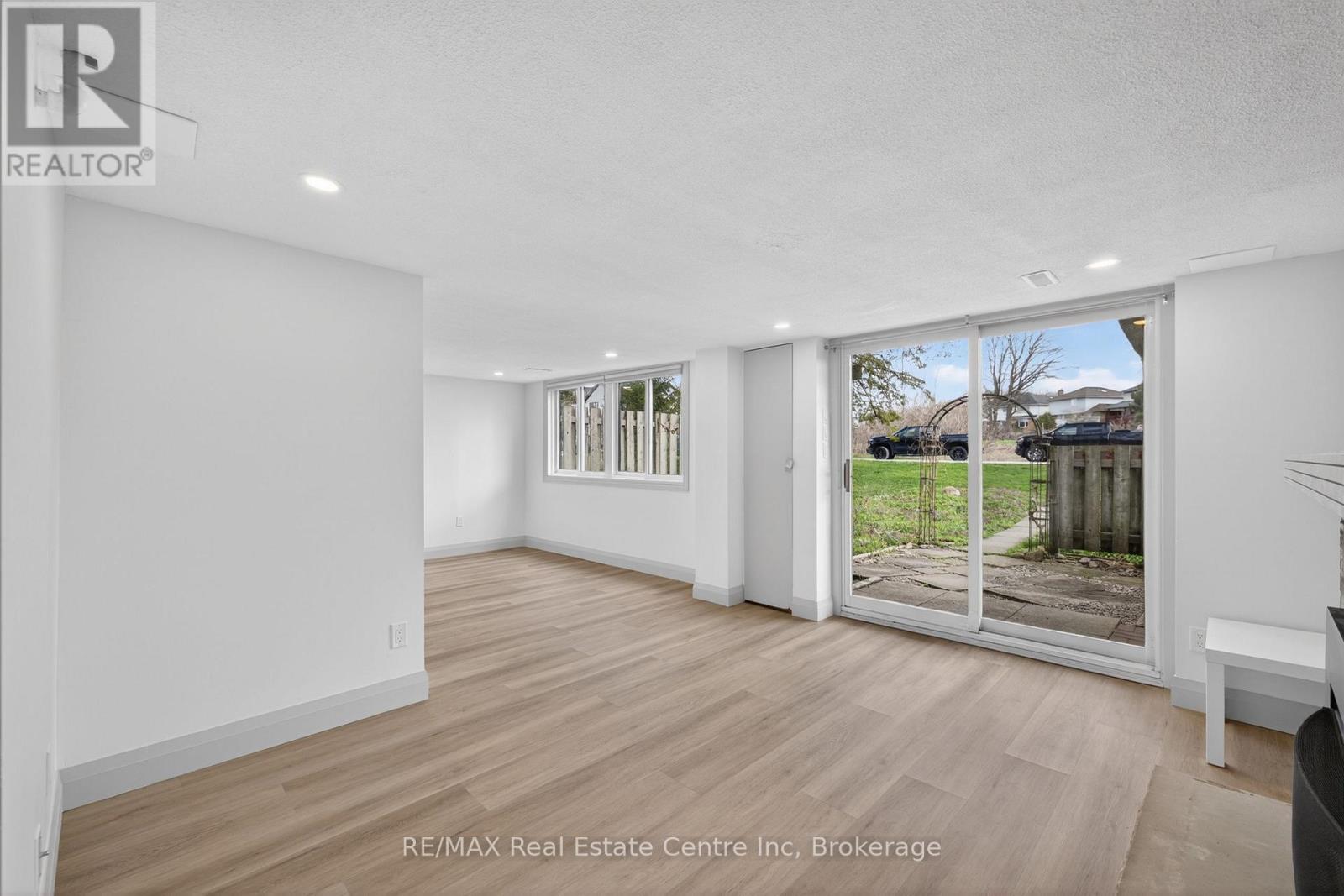 #173 295 WATER STREET - 25