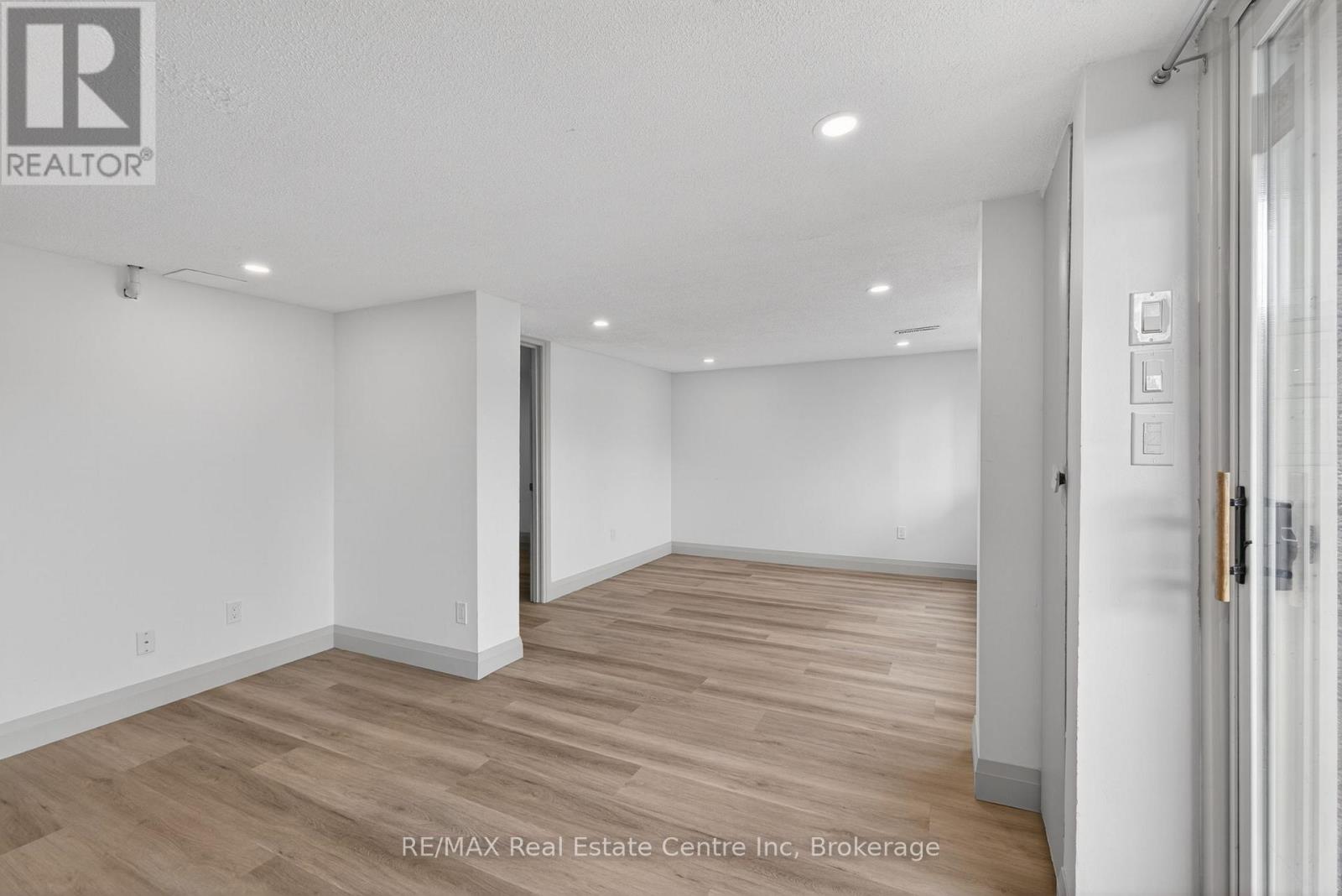 #173 295 WATER STREET - 26