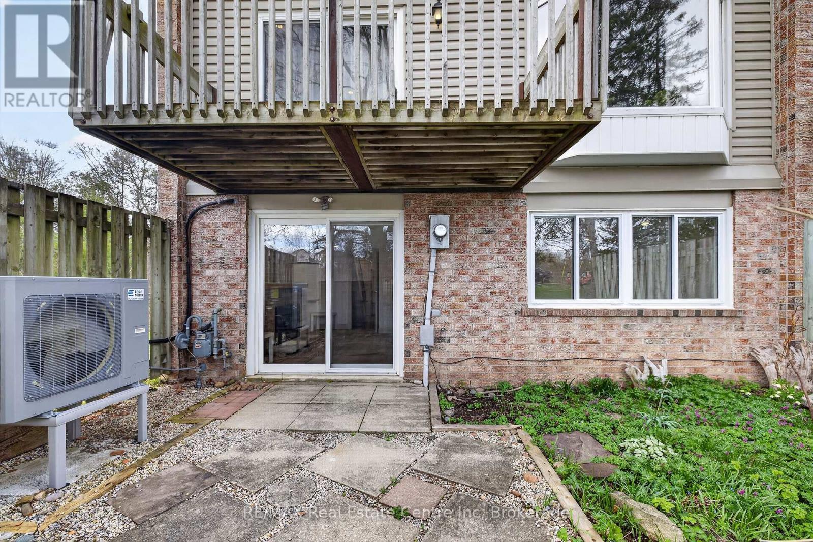 #173 295 WATER STREET - 36