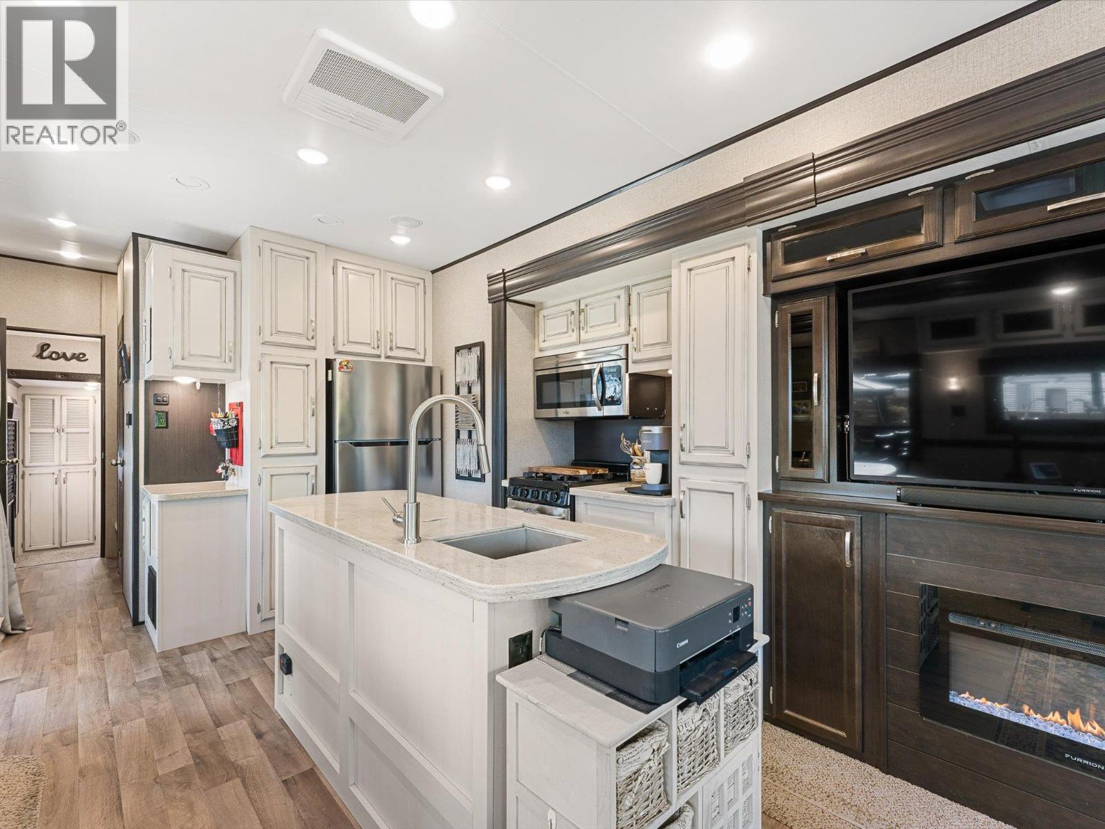 #410 415 Commonwealth Road - 17