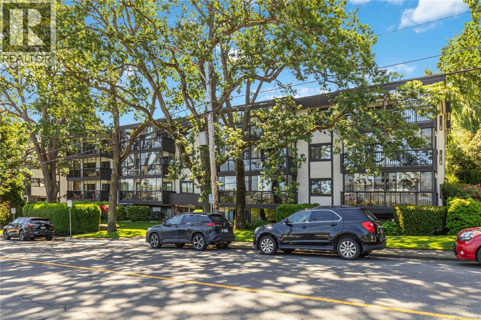 #203 1665 Oak Bay Ave - 2