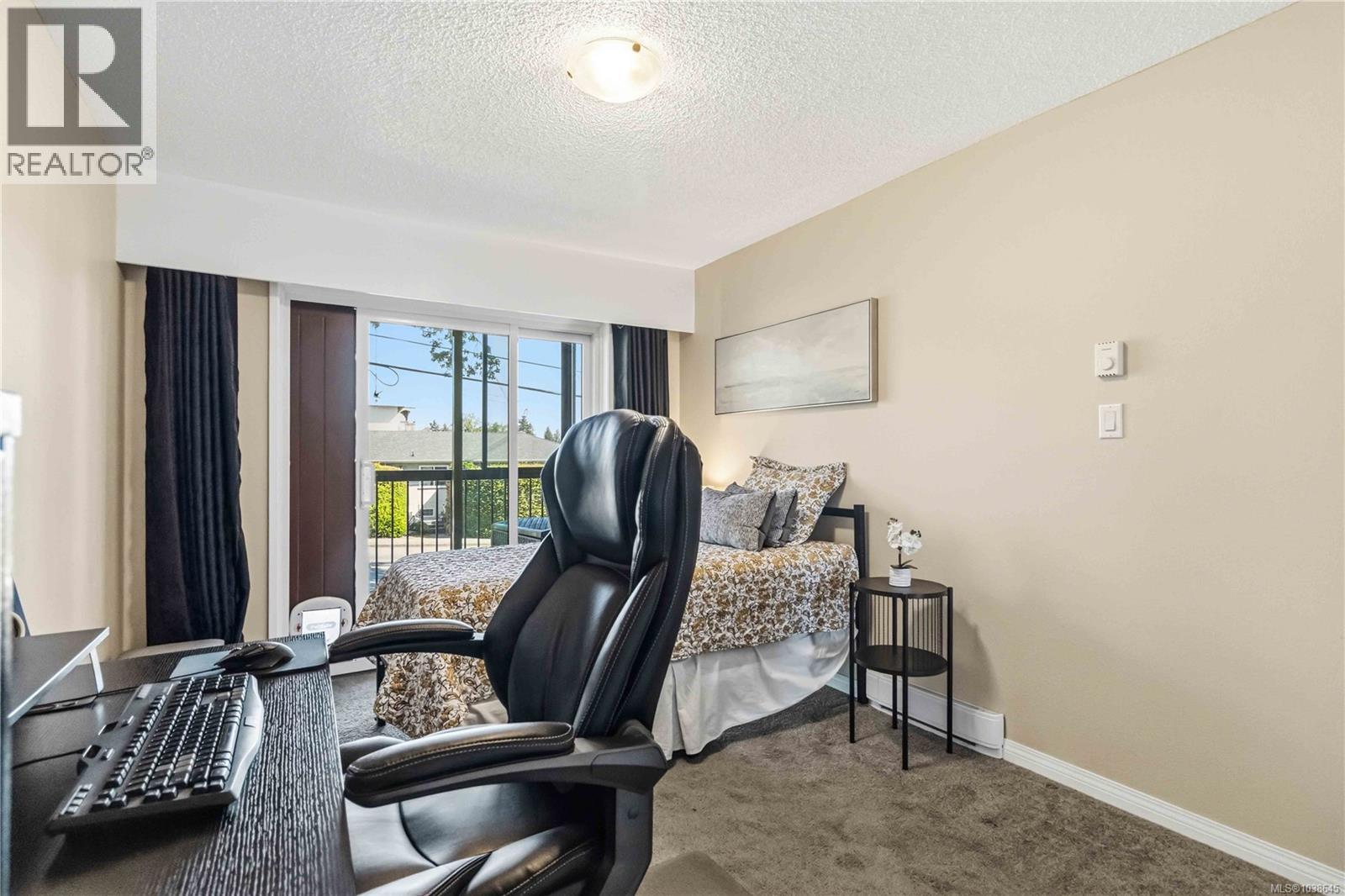 #203 1665 Oak Bay Ave - 22