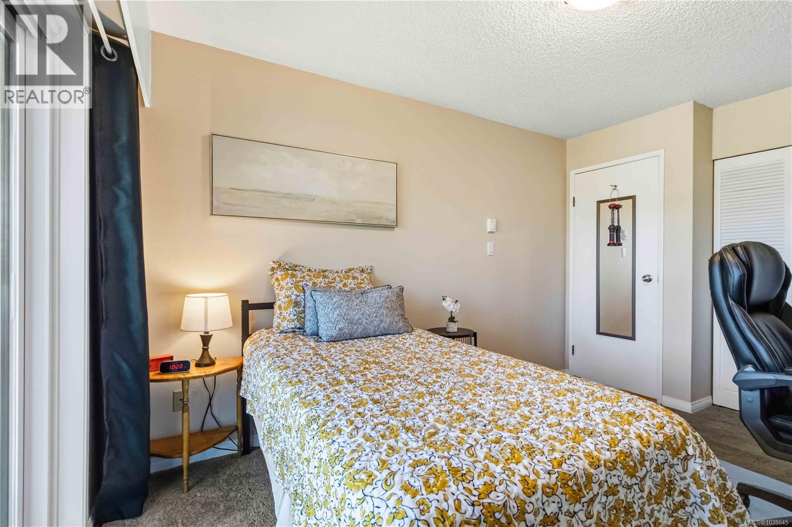#203 1665 Oak Bay Ave - 23