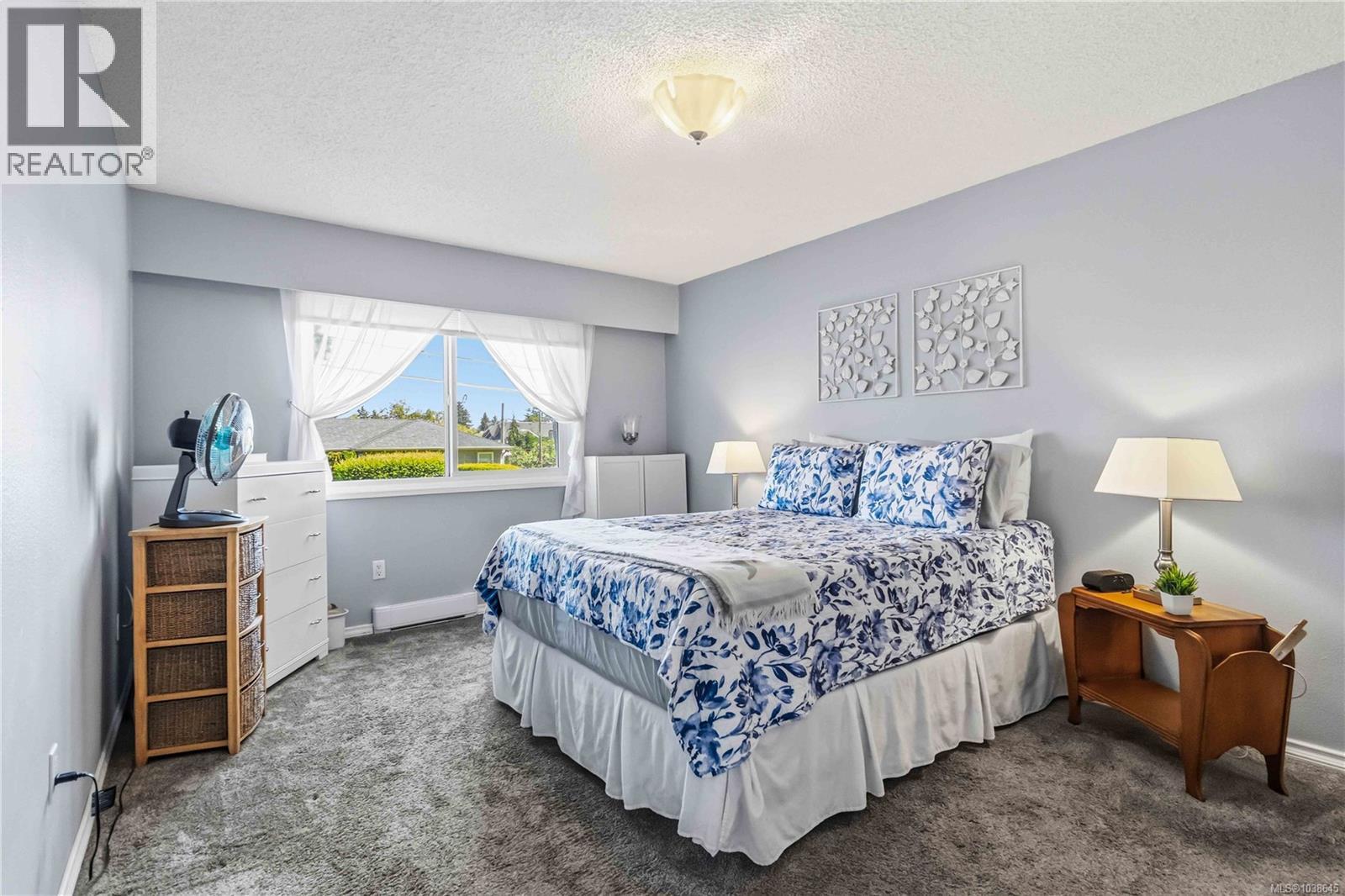 #203 1665 Oak Bay Ave - 26