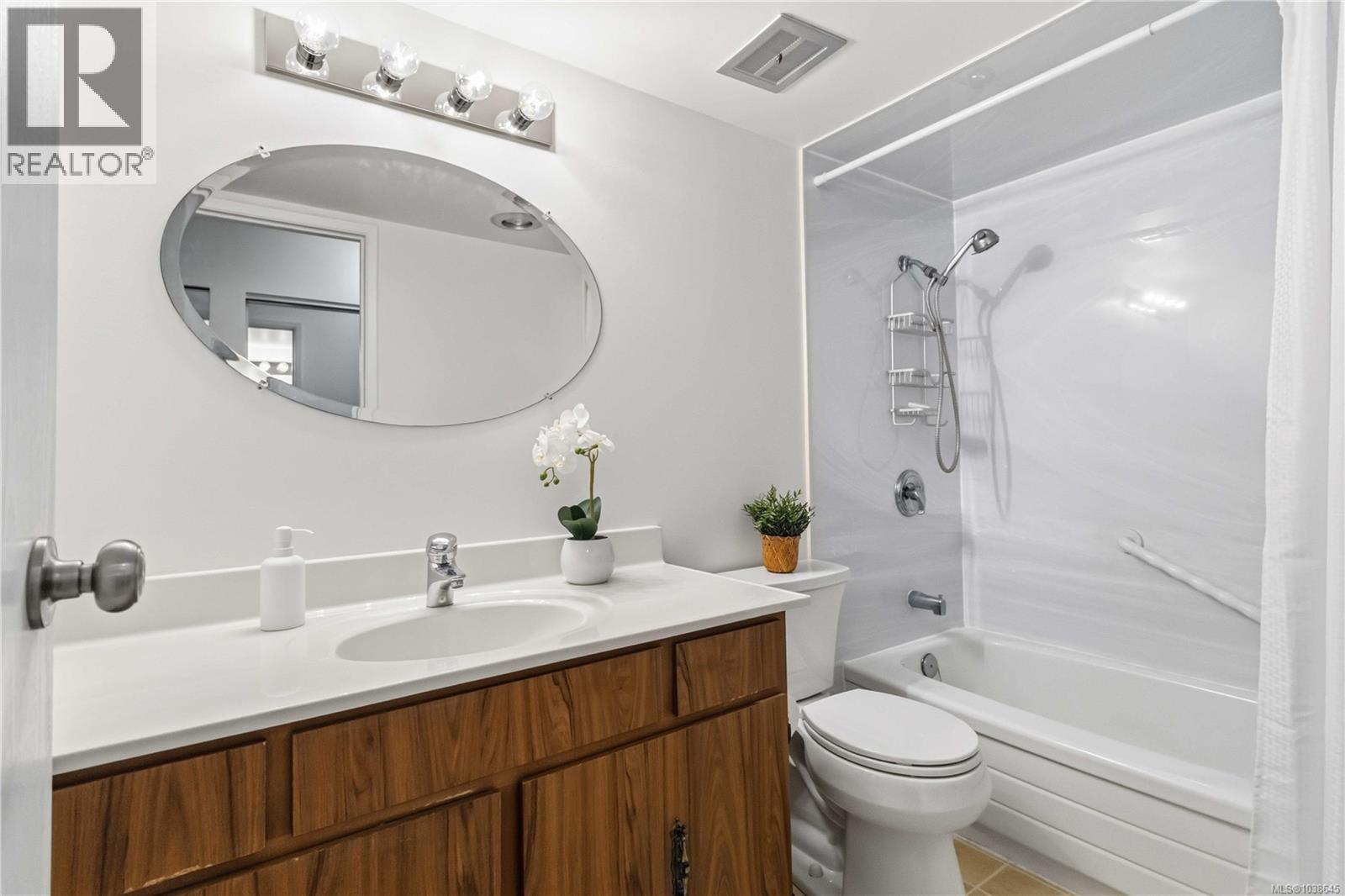 #203 1665 Oak Bay Ave - 29