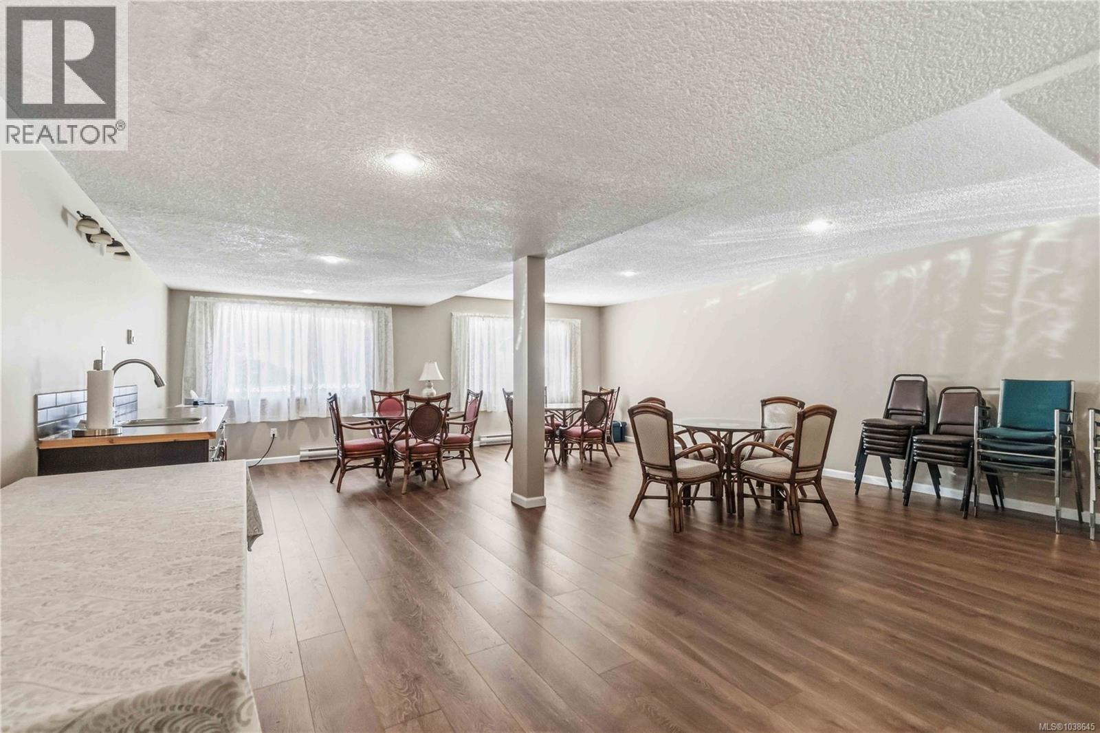 #203 1665 Oak Bay Ave - 37