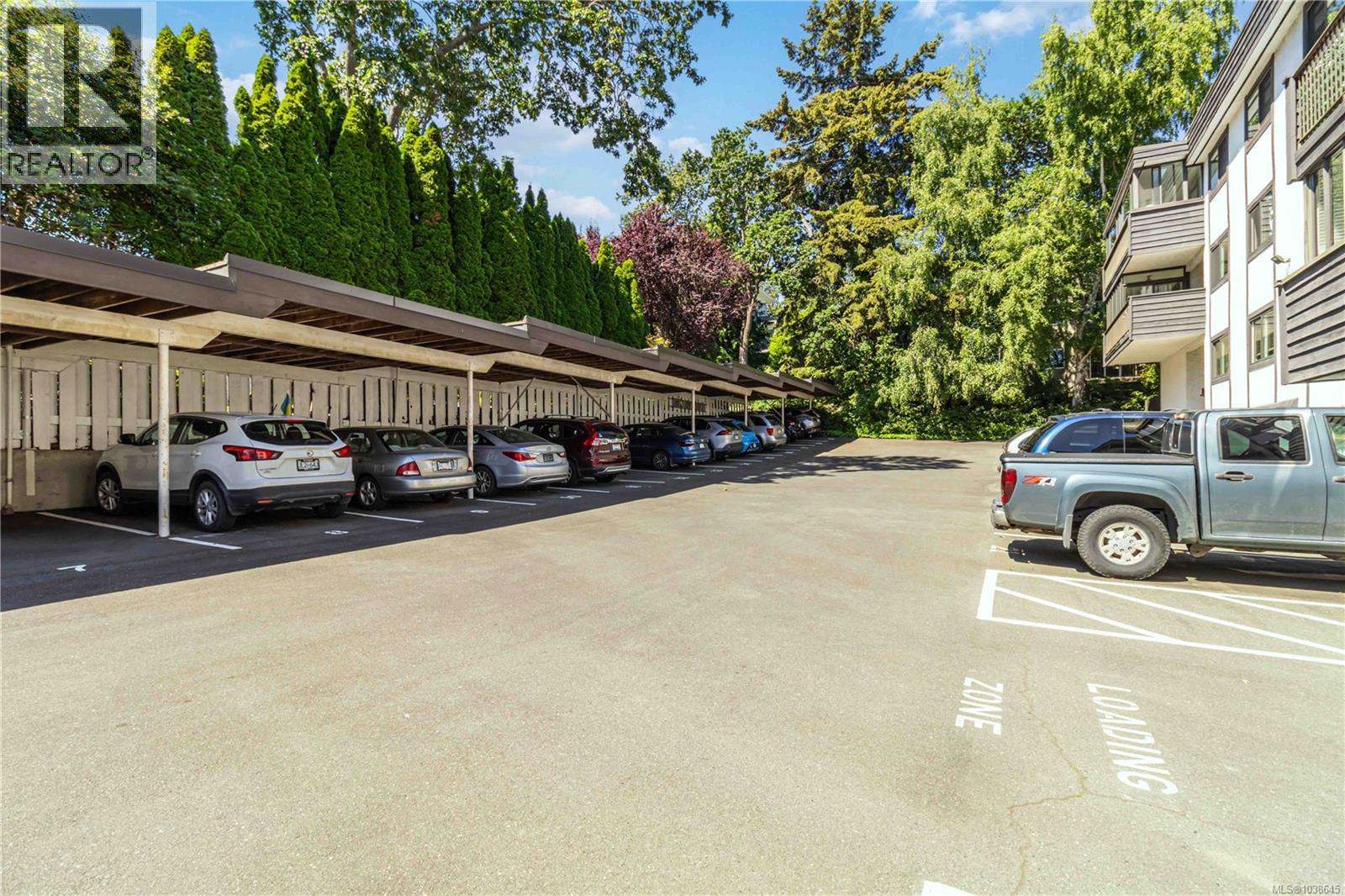 #203 1665 Oak Bay Ave - 40