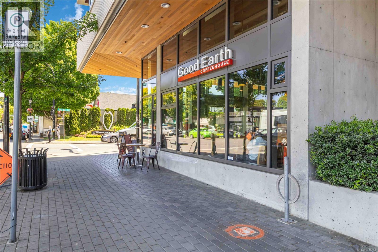 #203 1665 Oak Bay Ave - 43