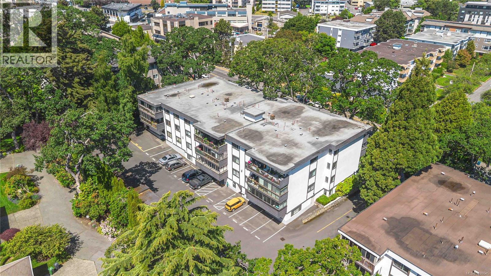 #203 1665 Oak Bay Ave - 50