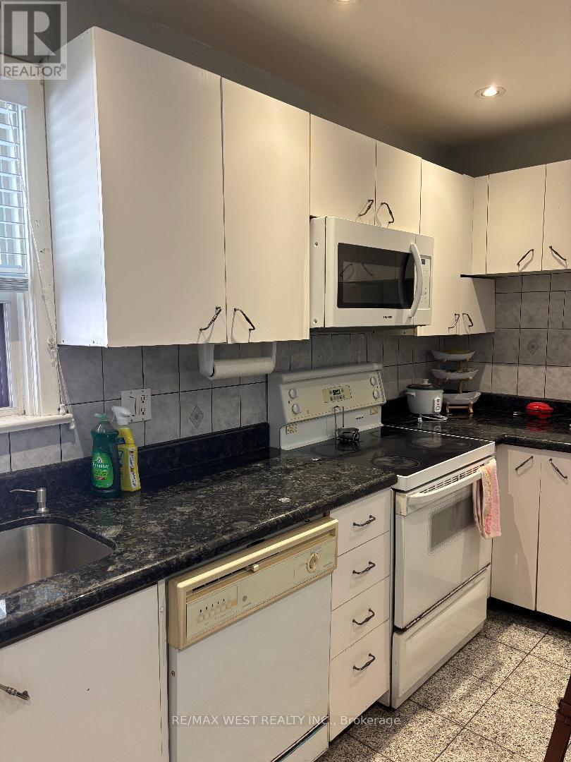 110 DARLINGSIDE DRIVE - 4