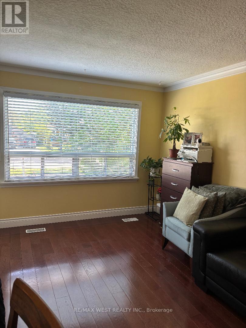 110 DARLINGSIDE DRIVE - 5