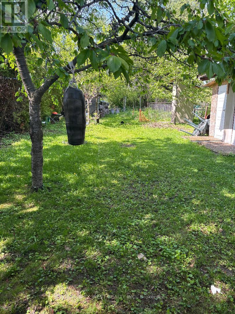 110 DARLINGSIDE DRIVE - 14