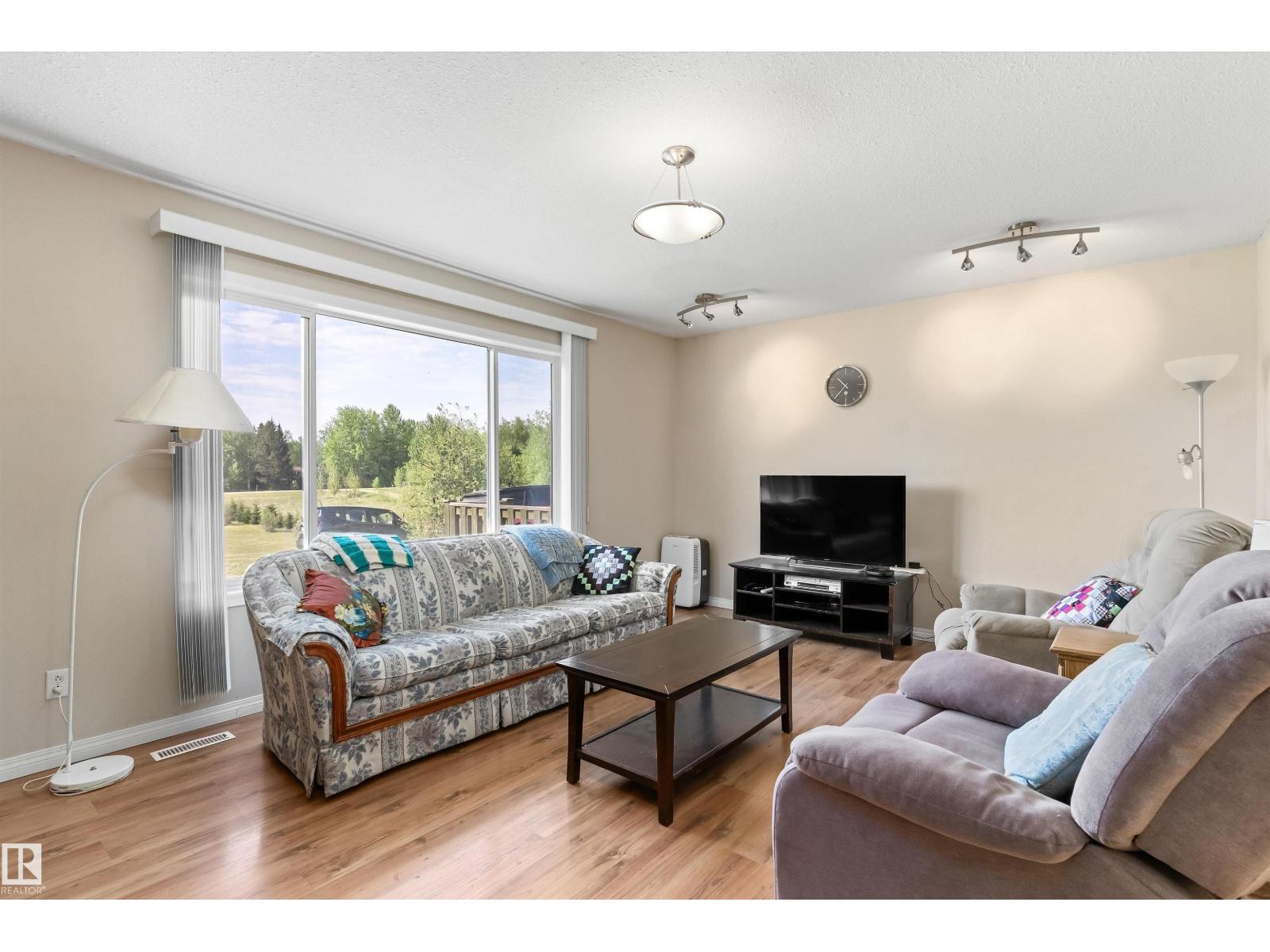 #10 52510 RGE ROAD 20 - 13