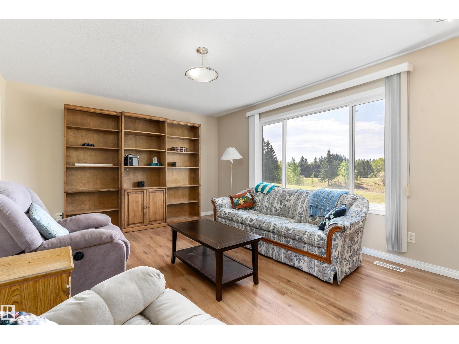 #10 52510 RGE ROAD 20 - 17