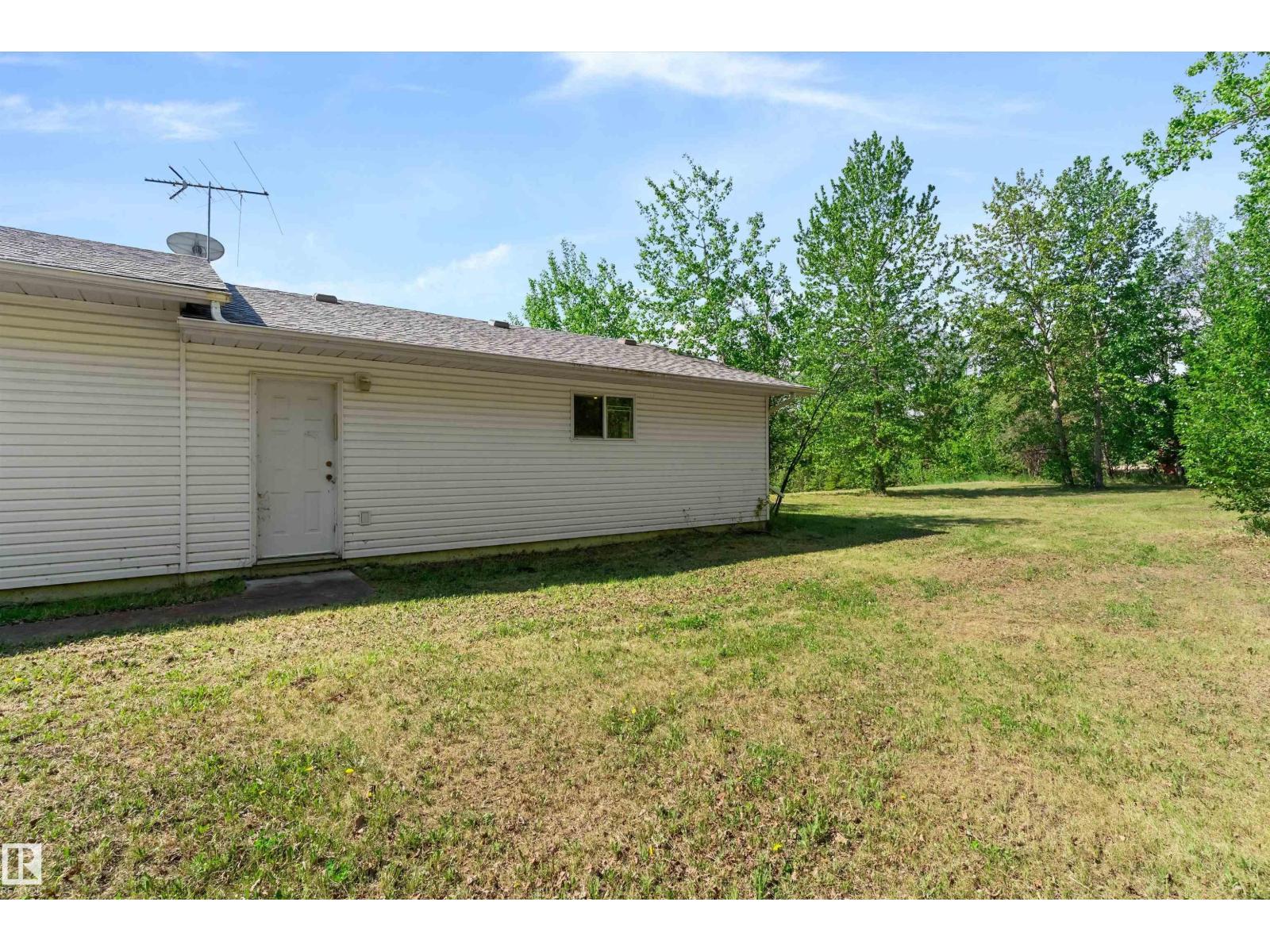 #10 52510 RGE ROAD 20 - 43