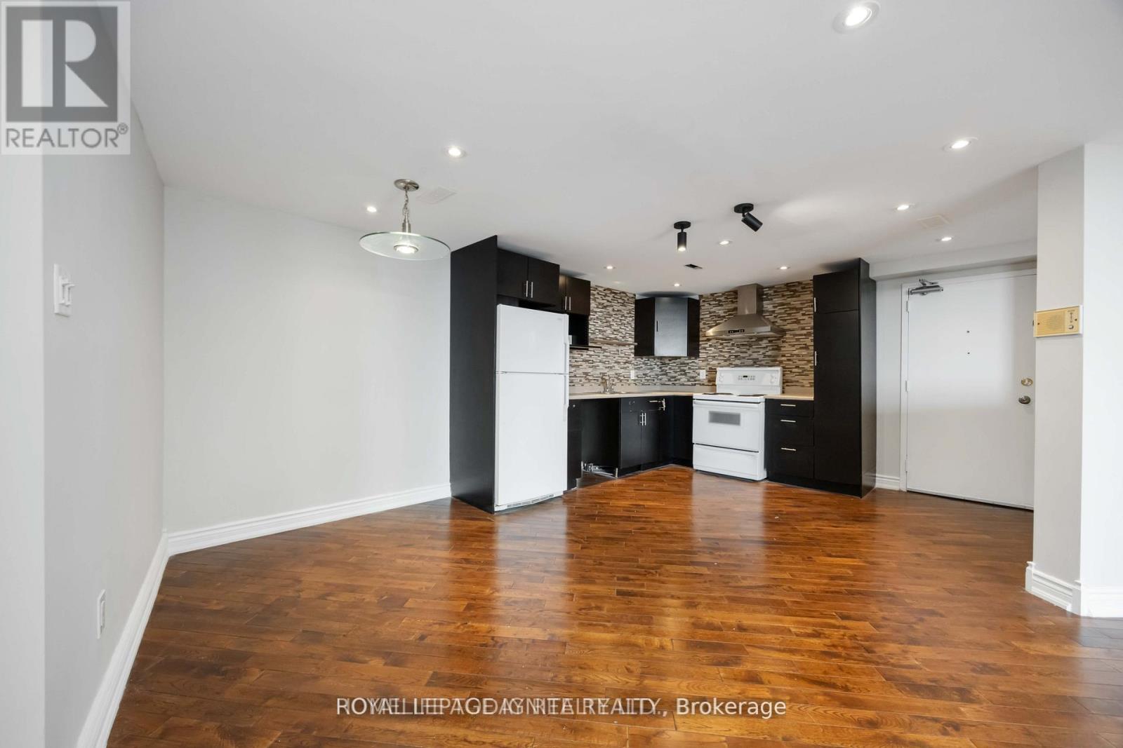 #1603 330 DIXON ROAD - 15