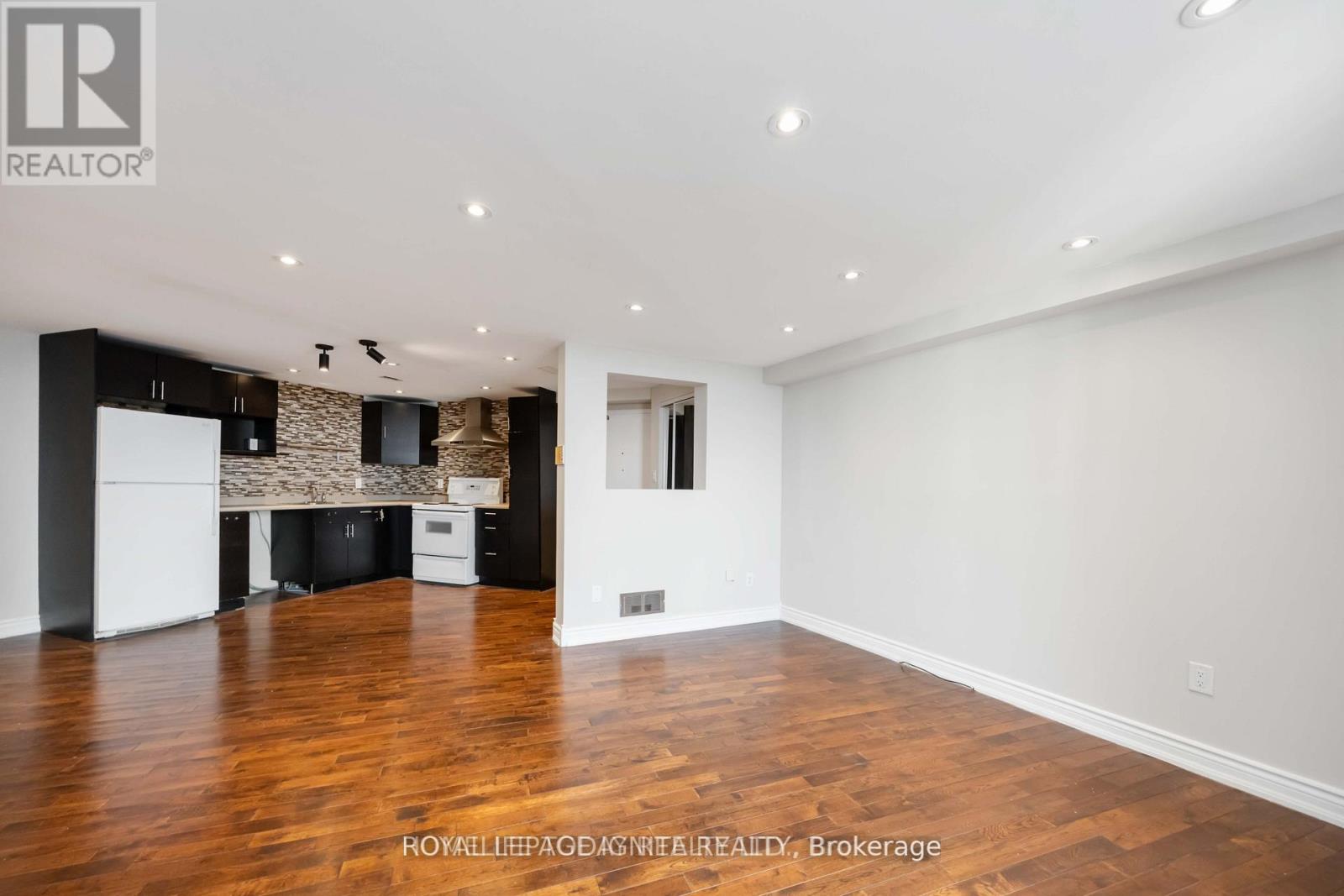 #1603 330 DIXON ROAD - 20