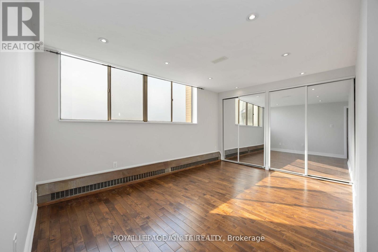 #1603 330 DIXON ROAD - 24