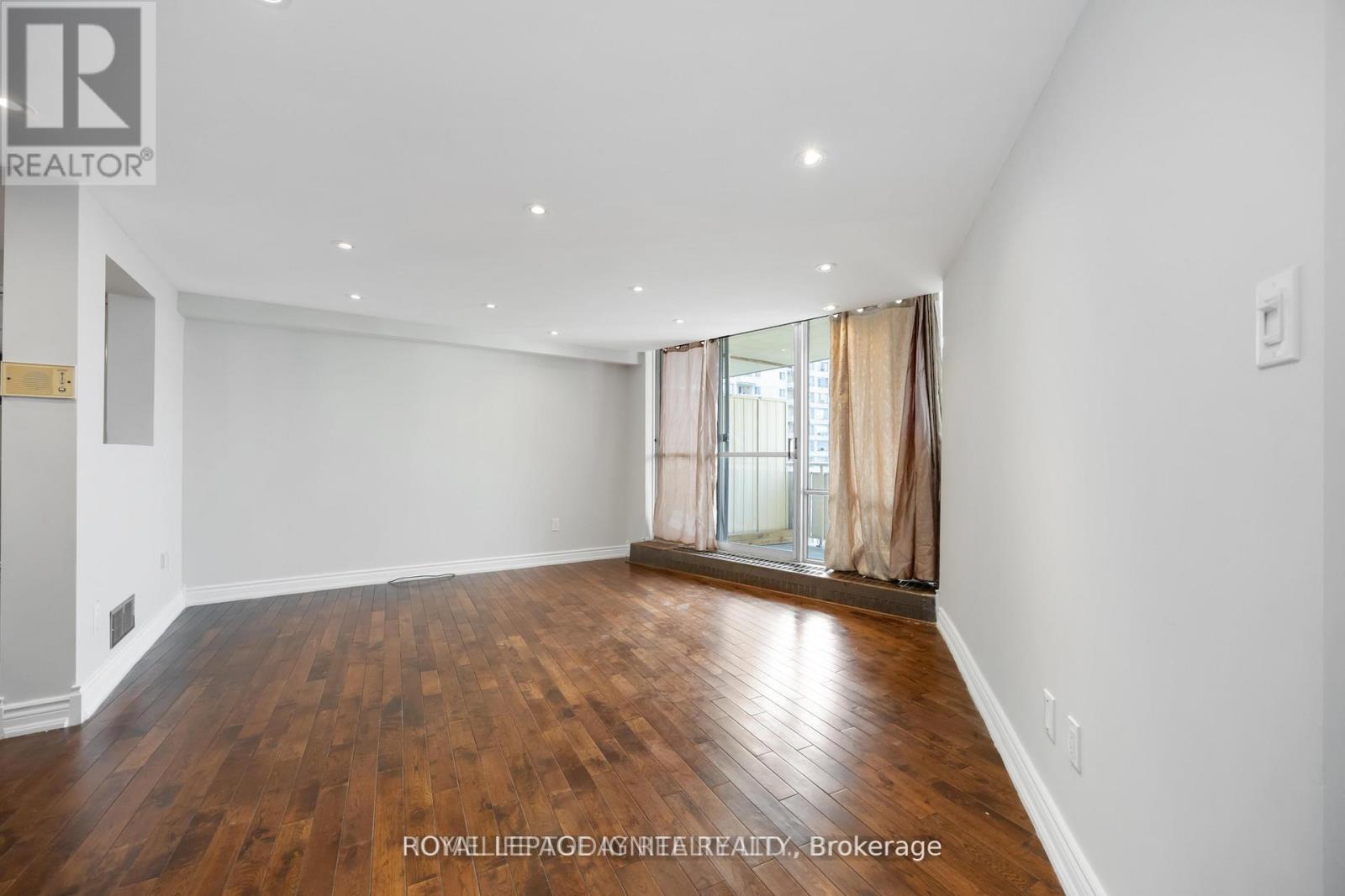#1603 330 DIXON ROAD - 6