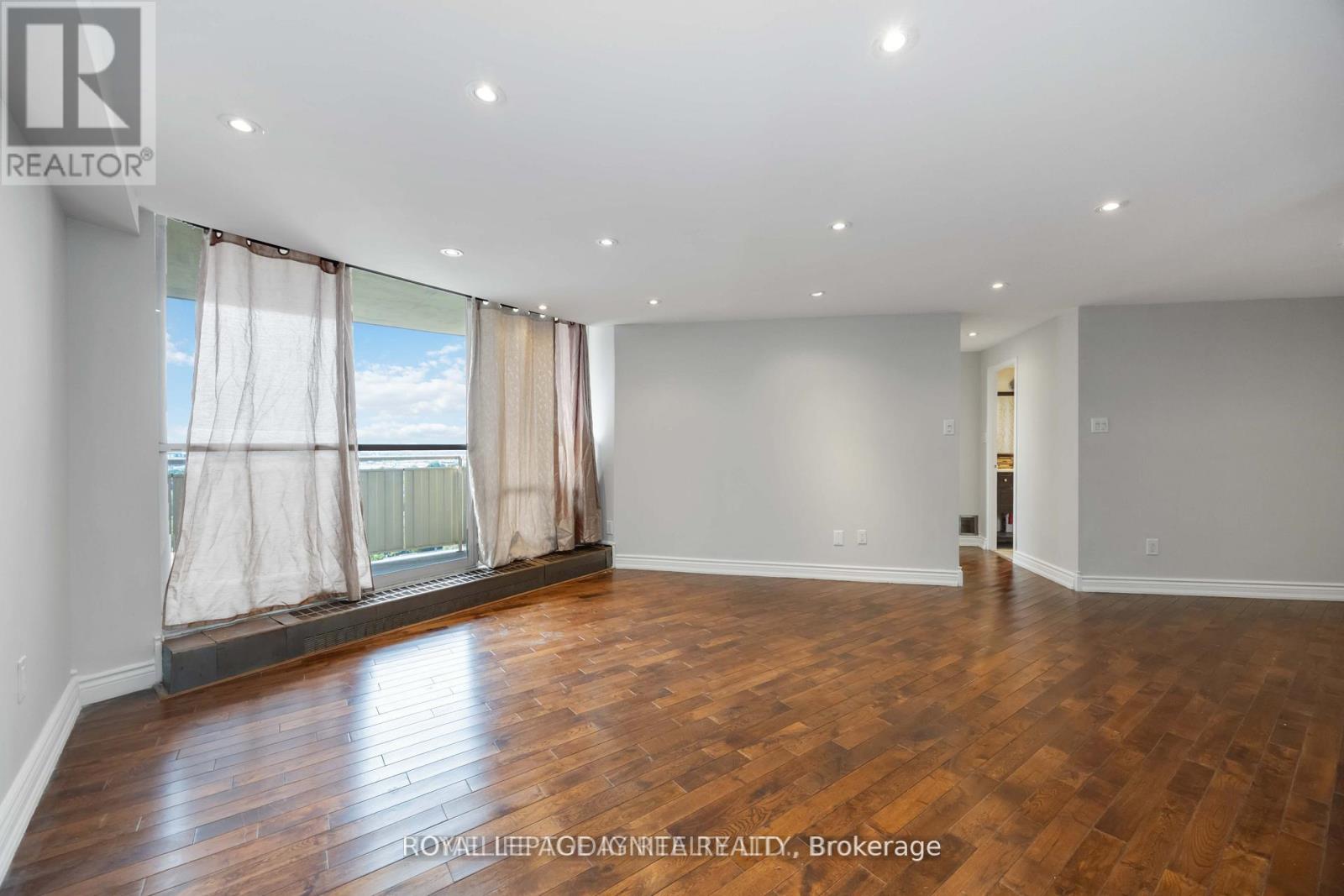 #1603 330 DIXON ROAD - 7