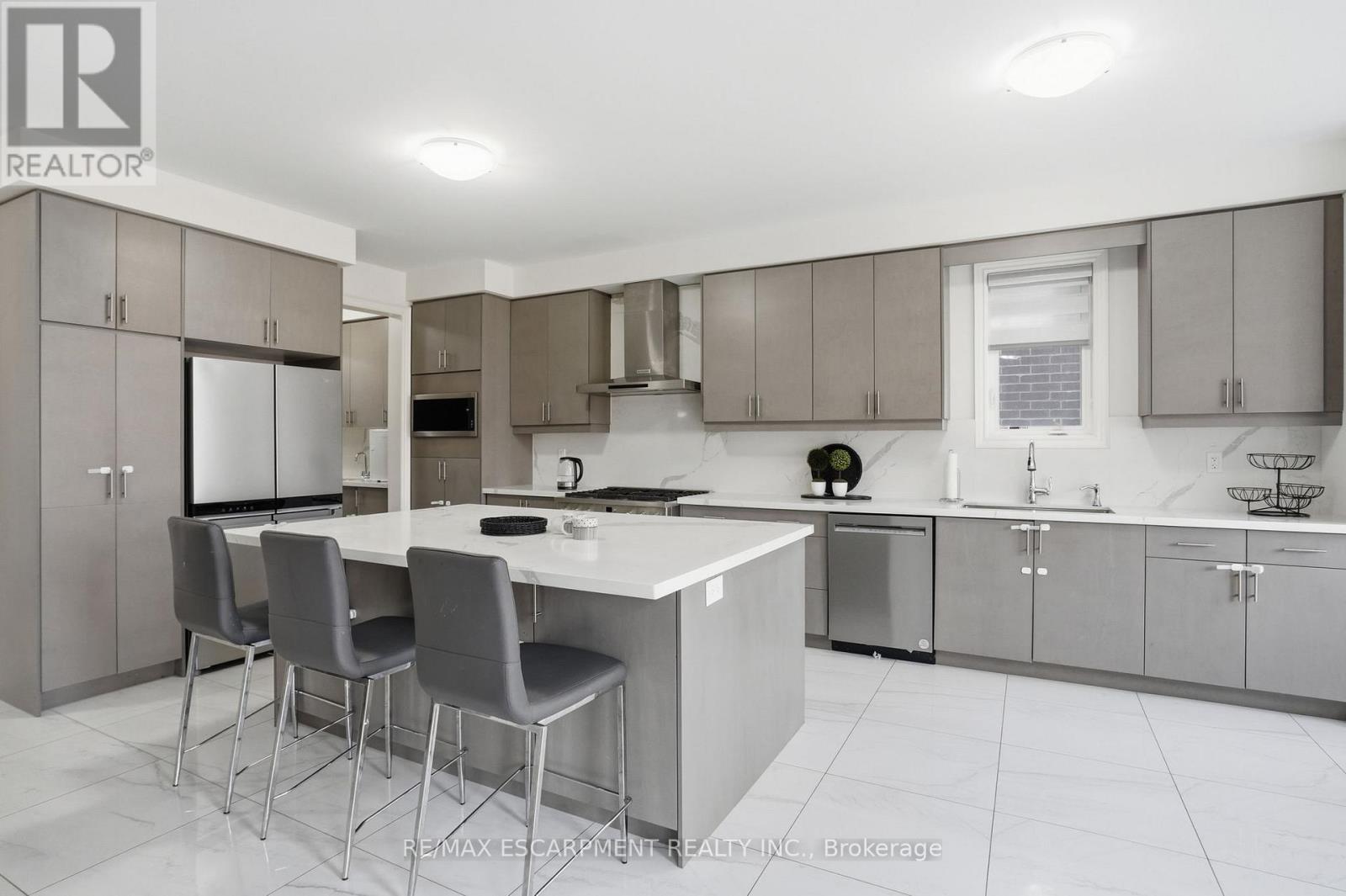 7 GRIERSON TRAIL - 18