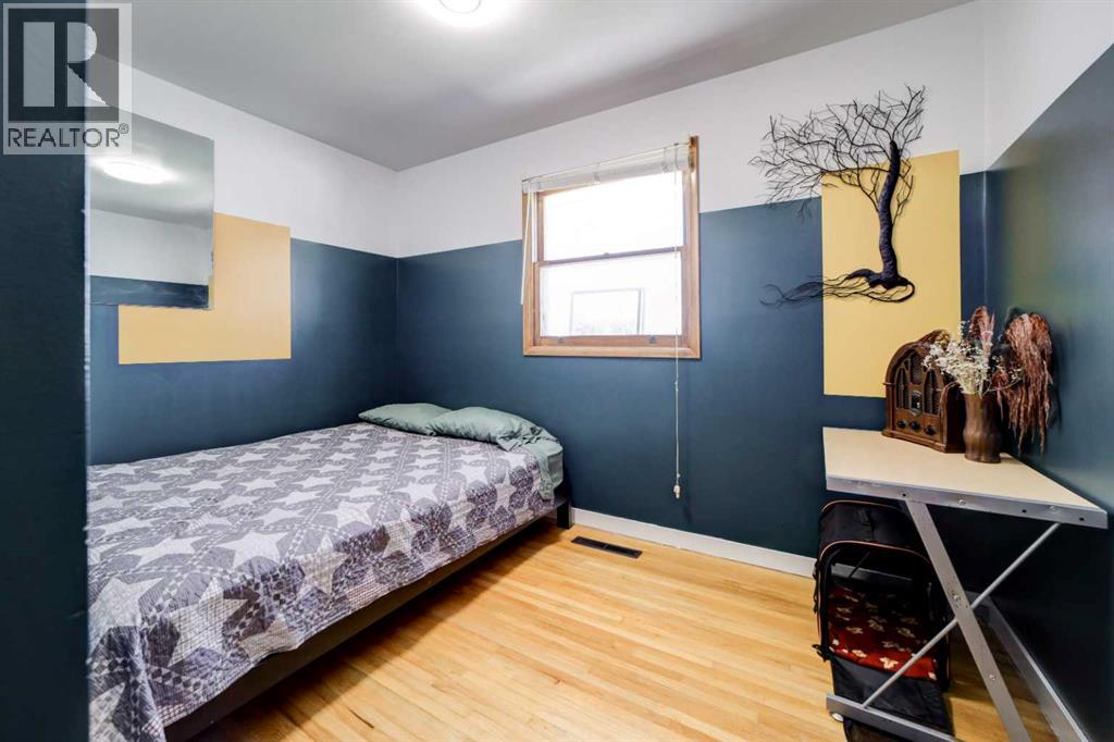 1126 23 Street N - 18