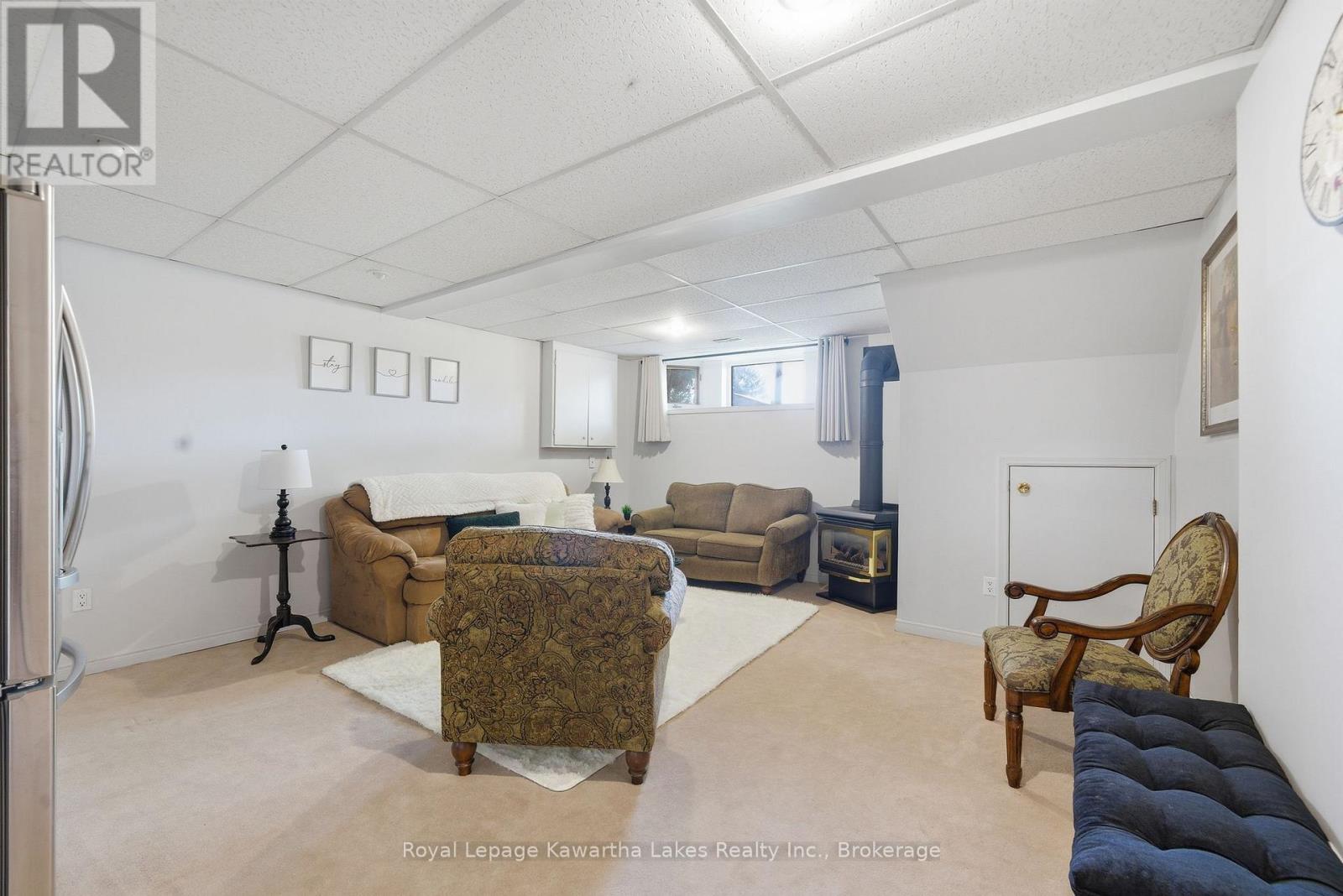 32 ANDREW DRIVE - 25