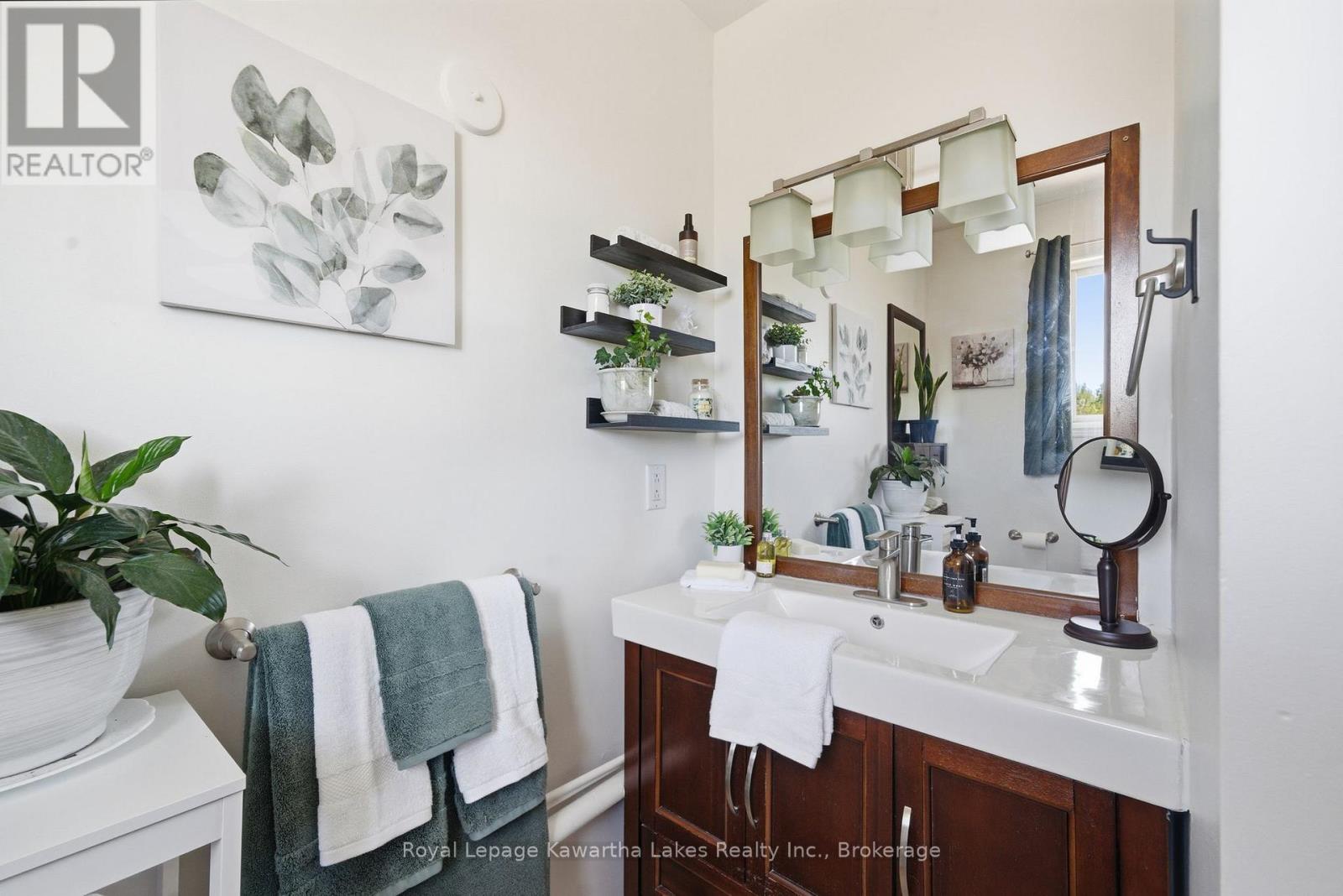 32 ANDREW DRIVE - 34