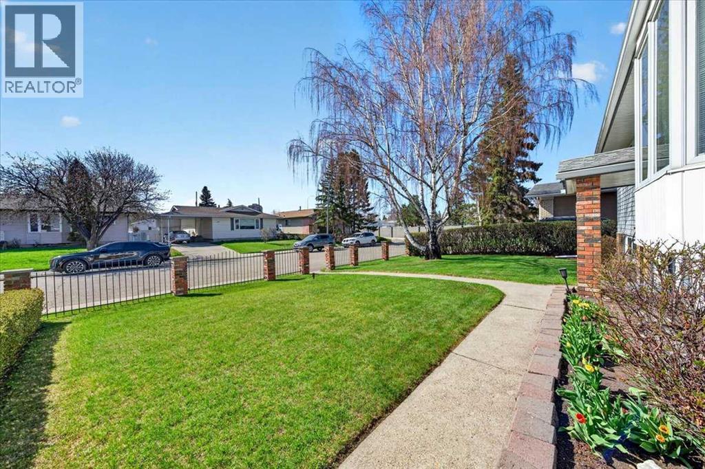 332 Whitney Crescent SE - 4