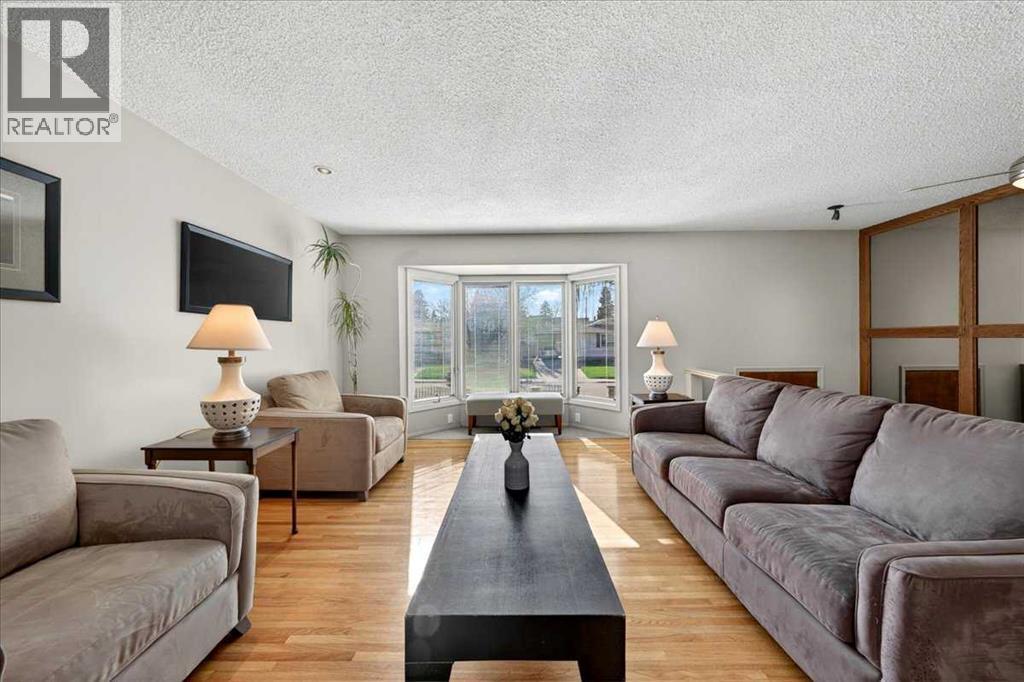332 Whitney Crescent SE - 10