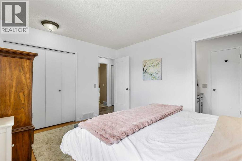 28 Beddington Crescent NE - 19