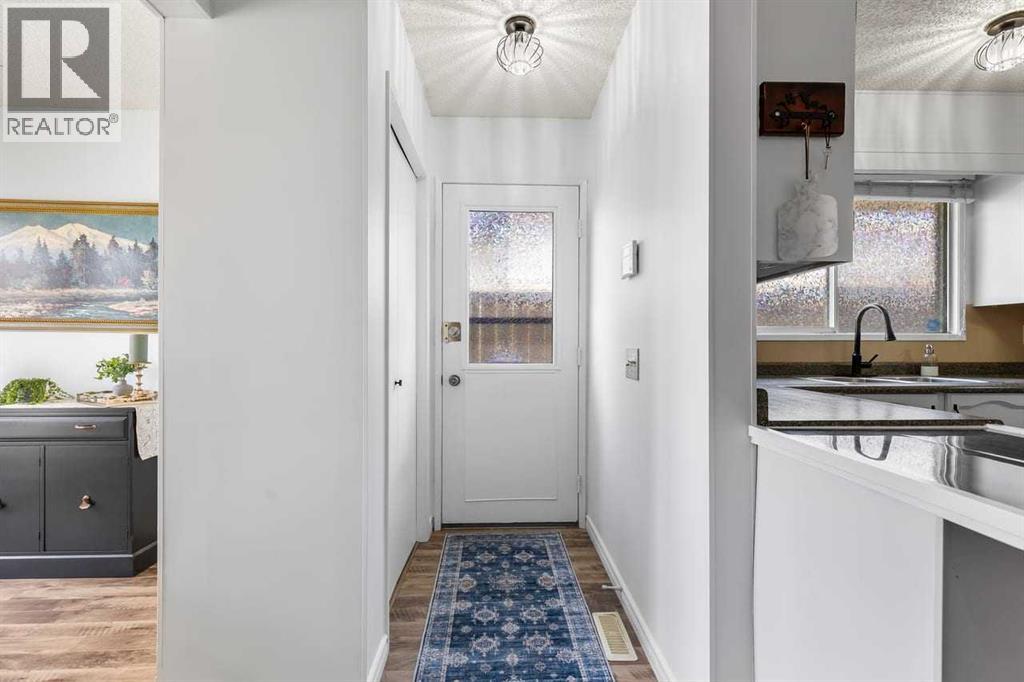 28 Beddington Crescent NE - 17