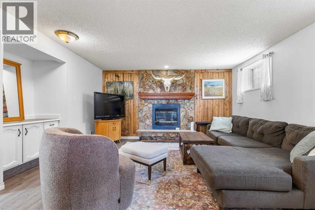 28 Beddington Crescent NE - 27