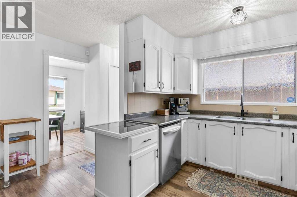 28 Beddington Crescent NE - 14