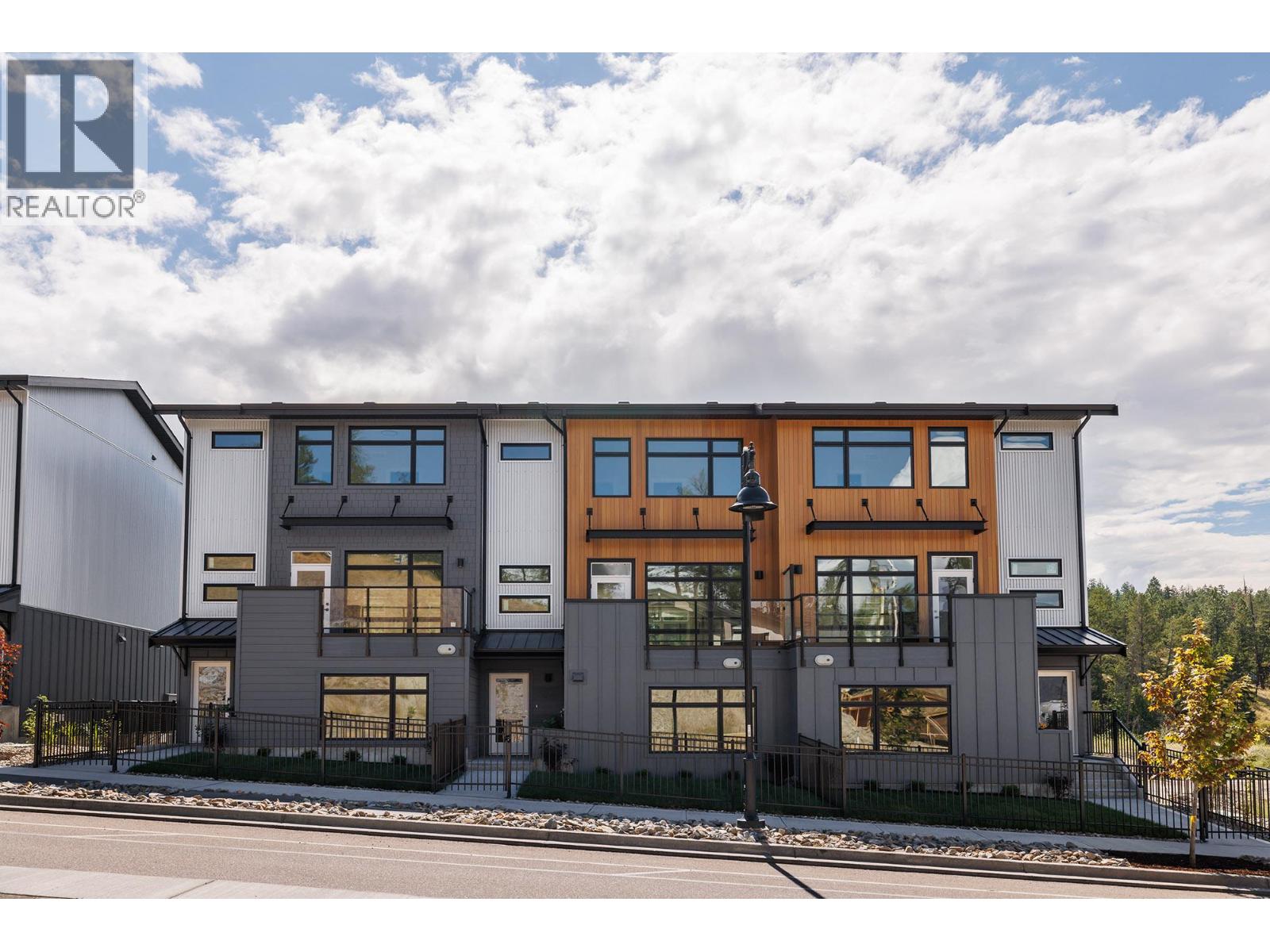 #2 3425 Hilltown Drive - 32