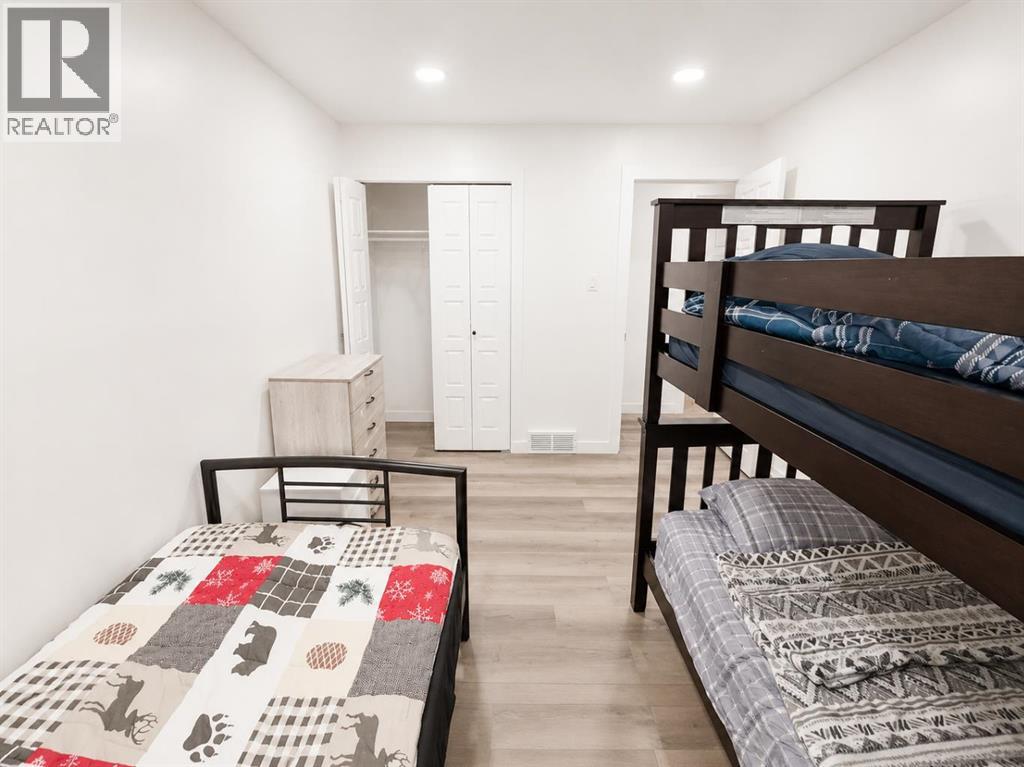 1317 17 Avenue S - 9
