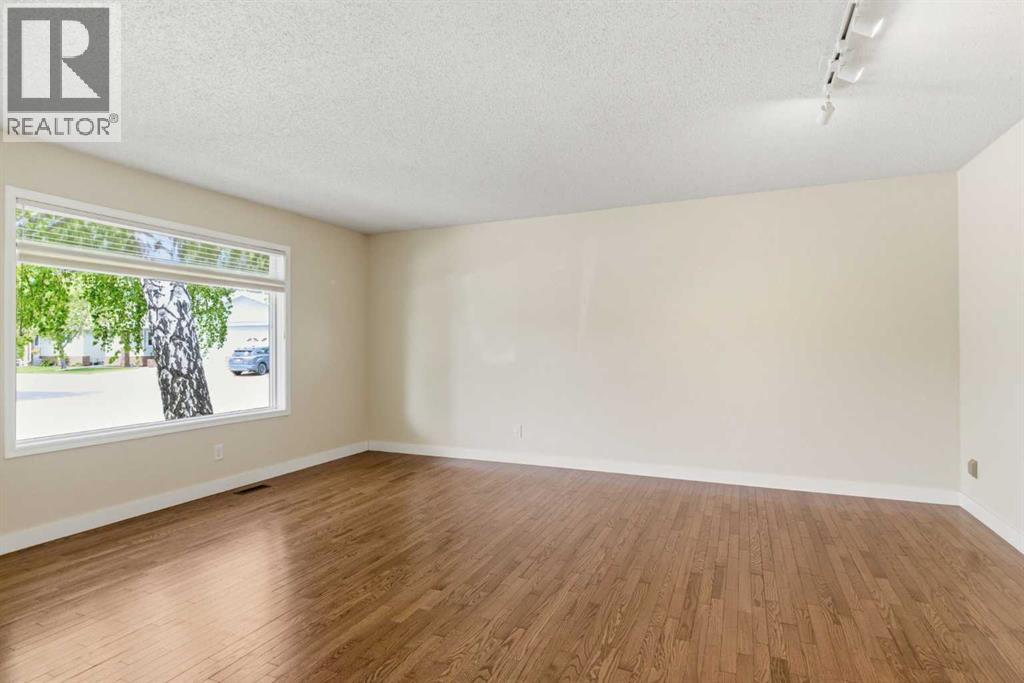 34 Vandoos Gardens NW - 5