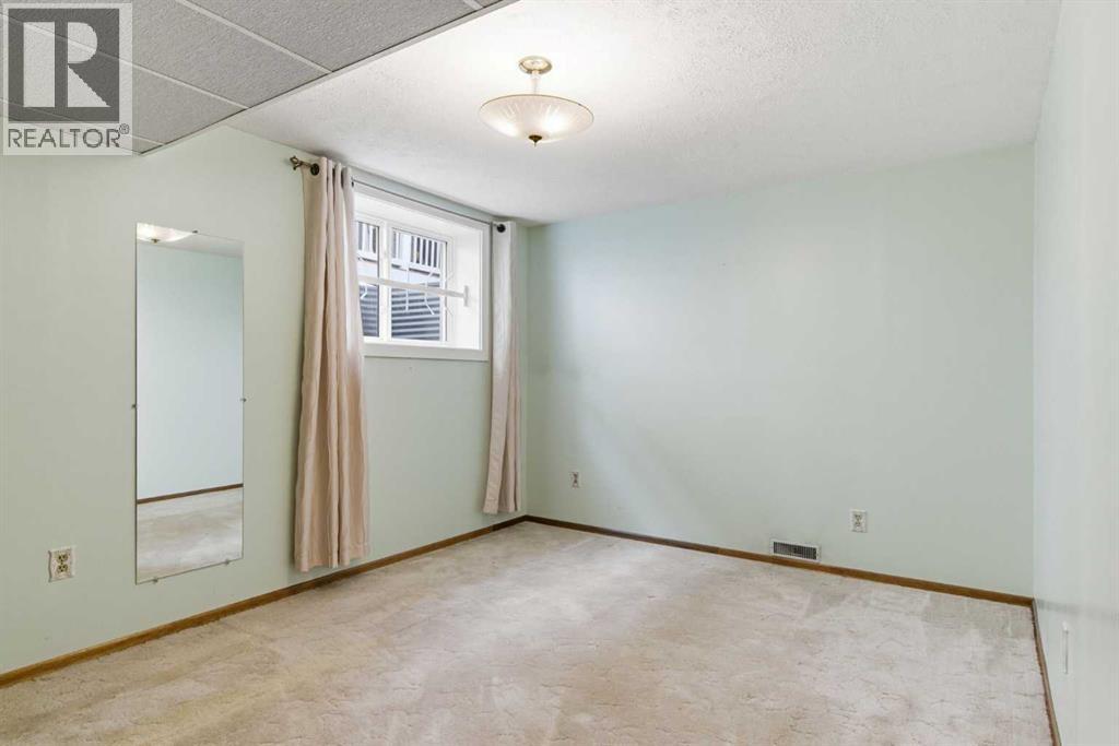 34 Vandoos Gardens NW - 32