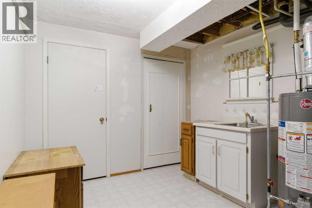 34 Vandoos Gardens NW - 34