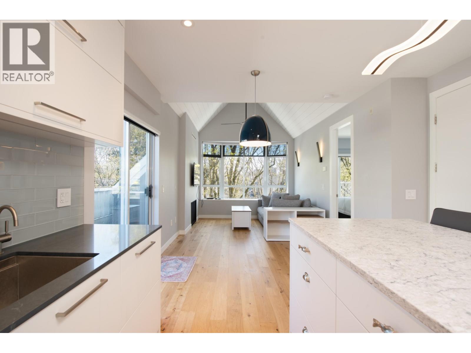 410 2755 MAPLE Street - main photo