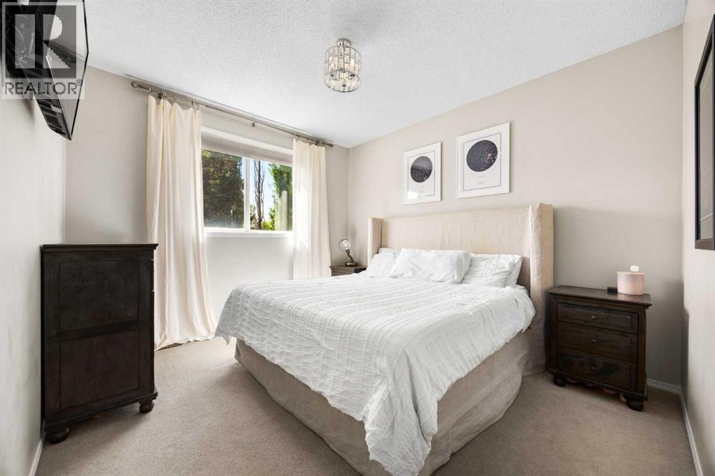138 Cranwell Close SE - 14