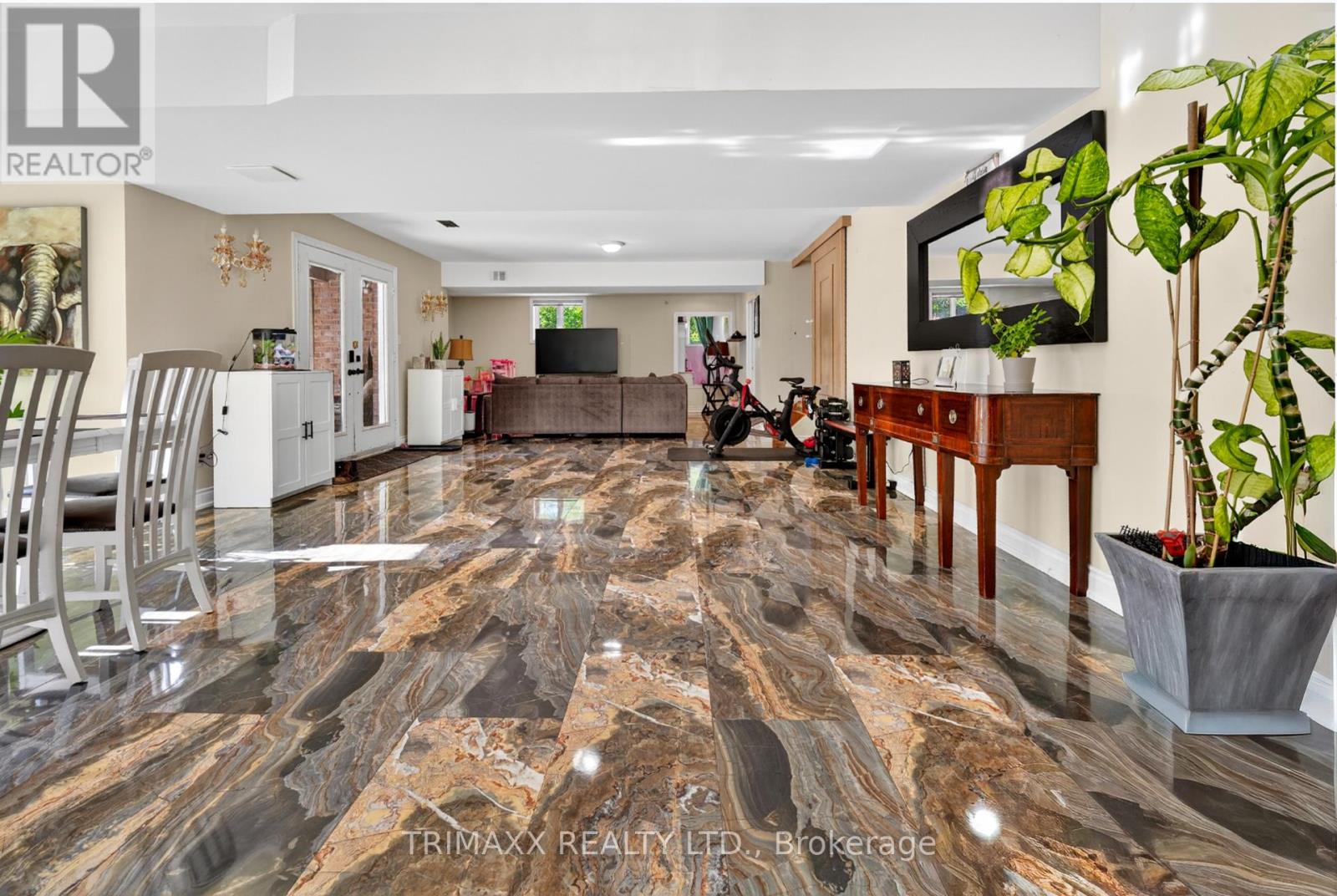 18 WALTON DRIVE - 26