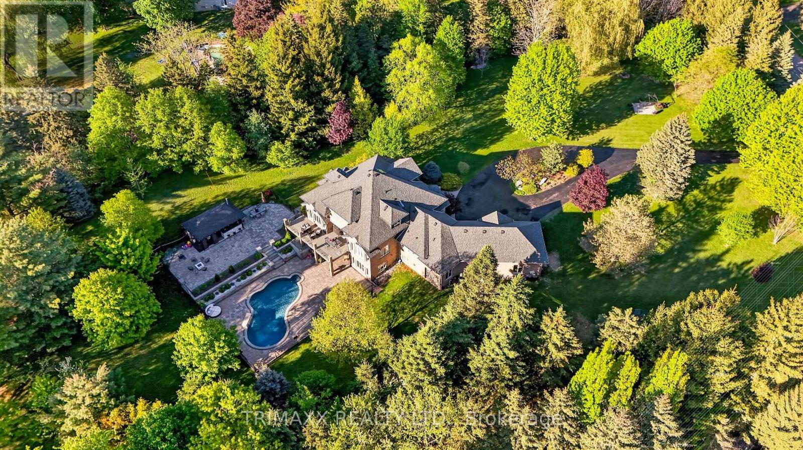 18 WALTON DRIVE - 37