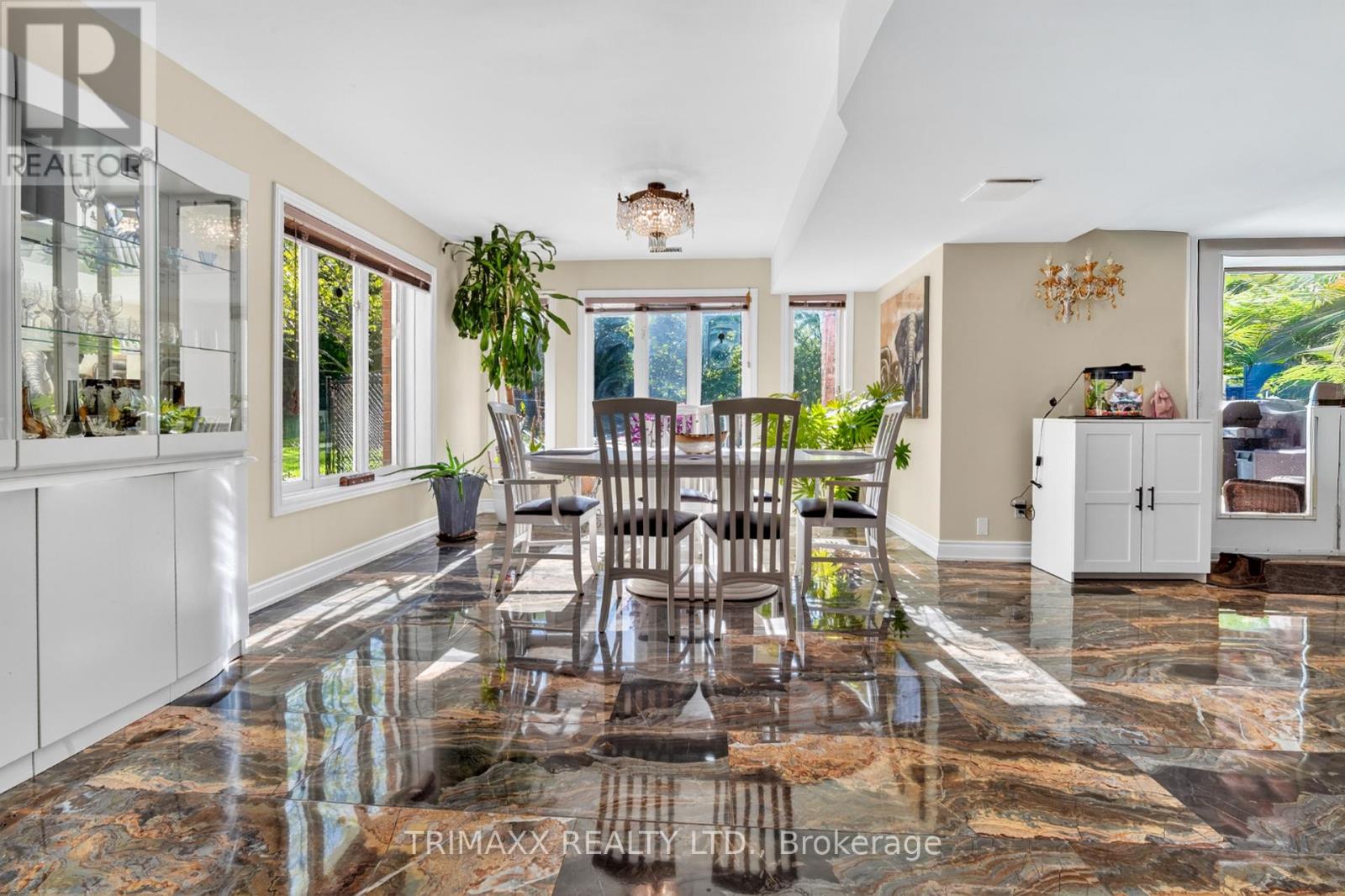18 WALTON DRIVE - 27